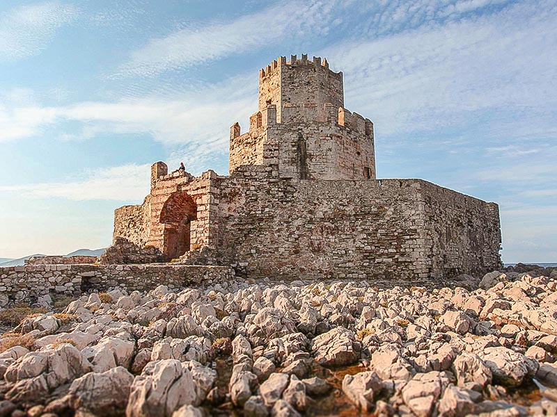 Το οχυρό Μπούρτζι στη νότια πλευρά του κάστρου της Μεθώνης